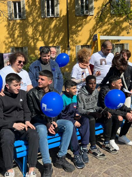 09-portamipermano-panchina-blu