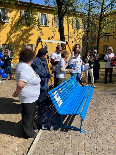 19-portamipermano-panchina-blu